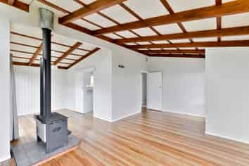 21 Chorley Avenue, Massey