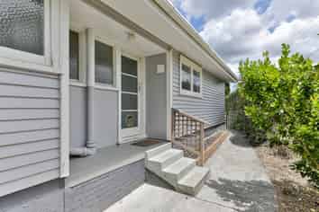 21 Chorley Avenue, Massey
