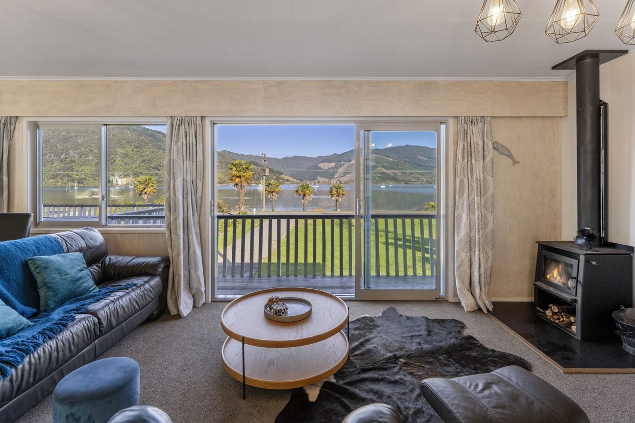 Classic Waterfront Bach in the Heart of Anakiwa - Widok 4