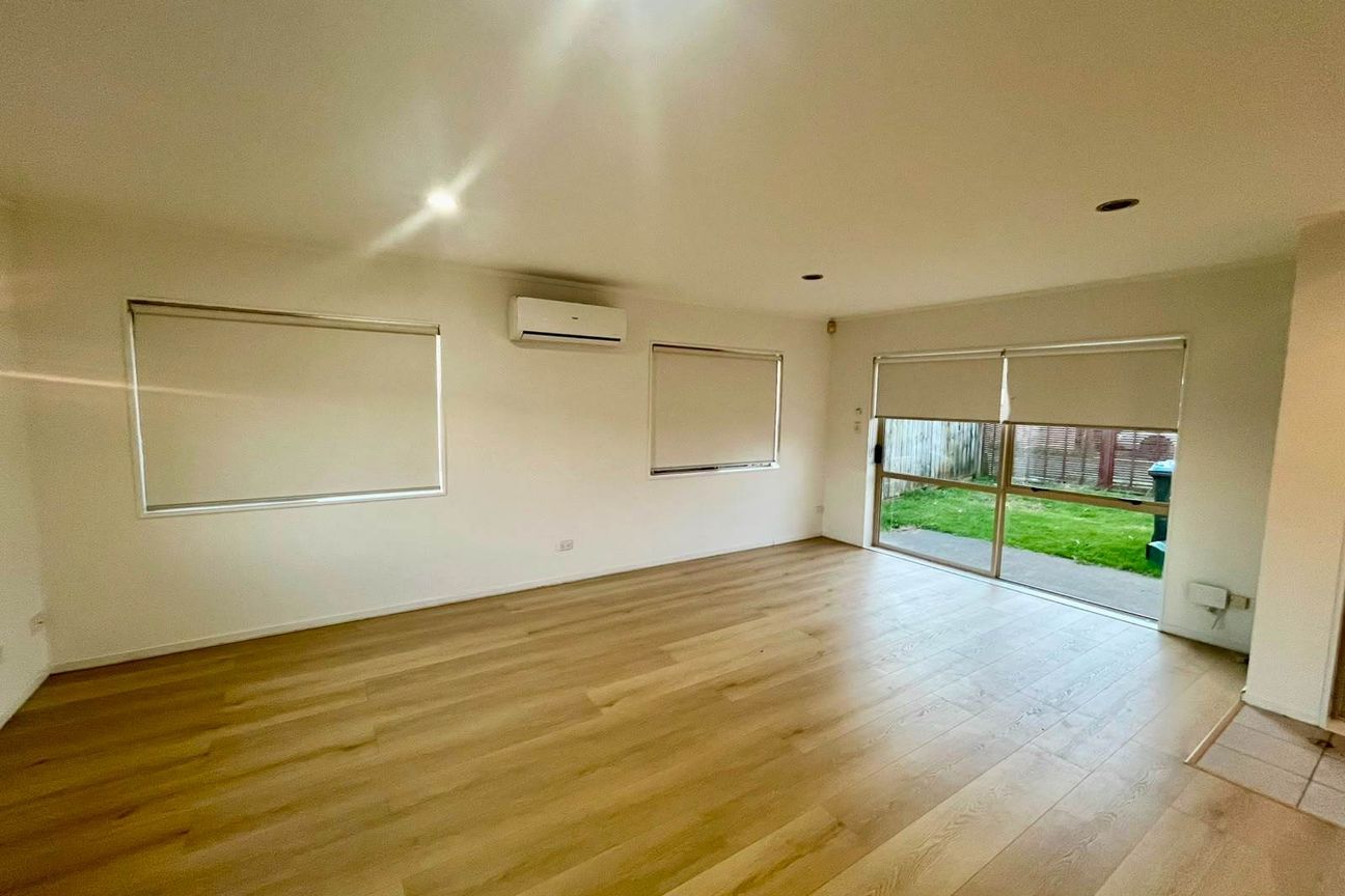 Freshly Painted, New Carpet, Single Level Home - Widok 2