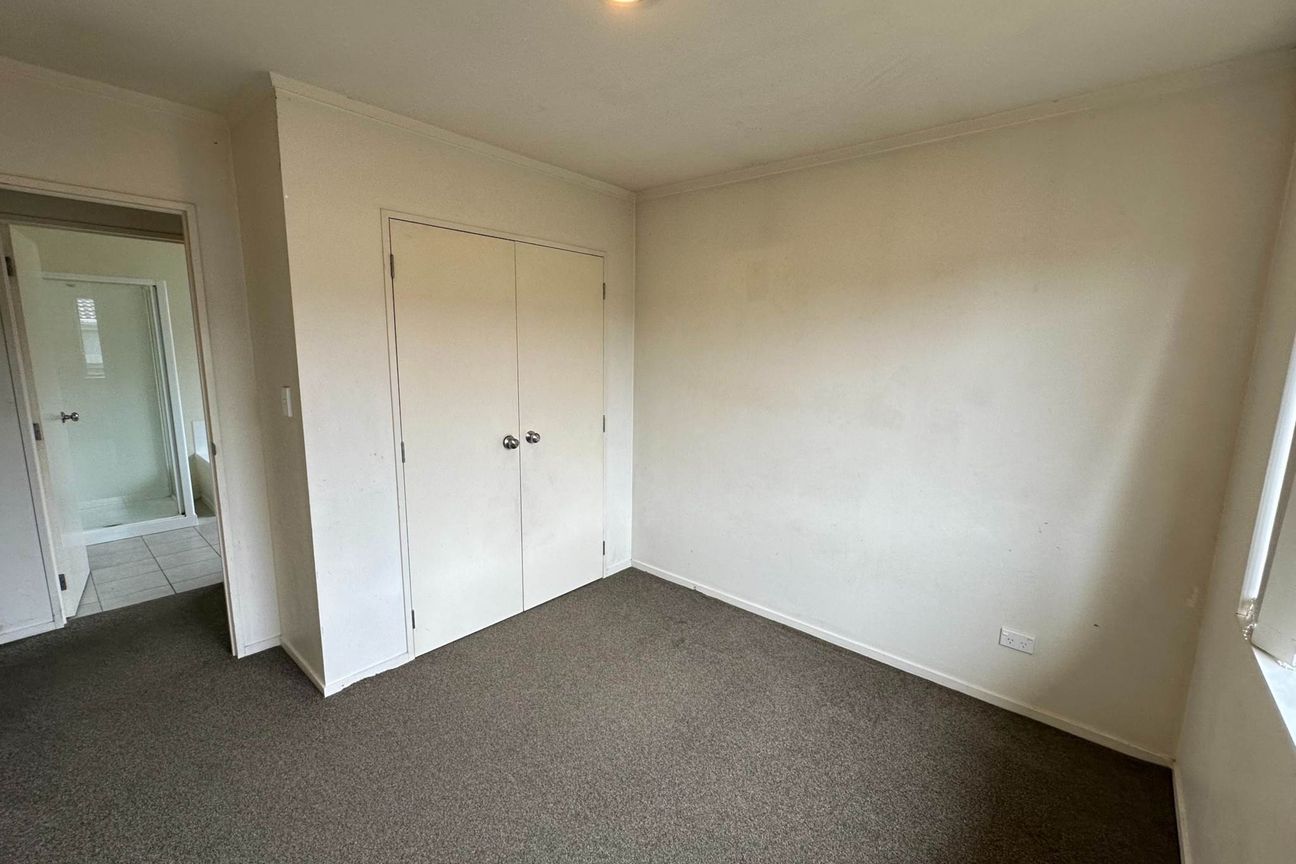 Freshly Painted, New Carpet, Single Level Home - Widok 4