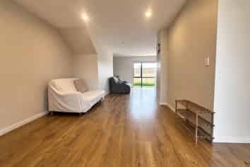 8 Te Aparangi Road, Papakura