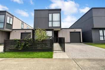 8 Te Aparangi Road, Papakura