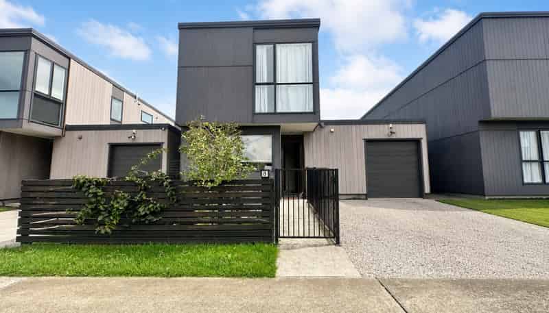 8 Te Aparangi Road, Papakura