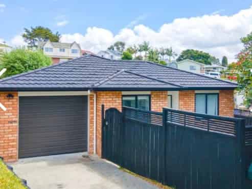 8 Dovey Place, Massey