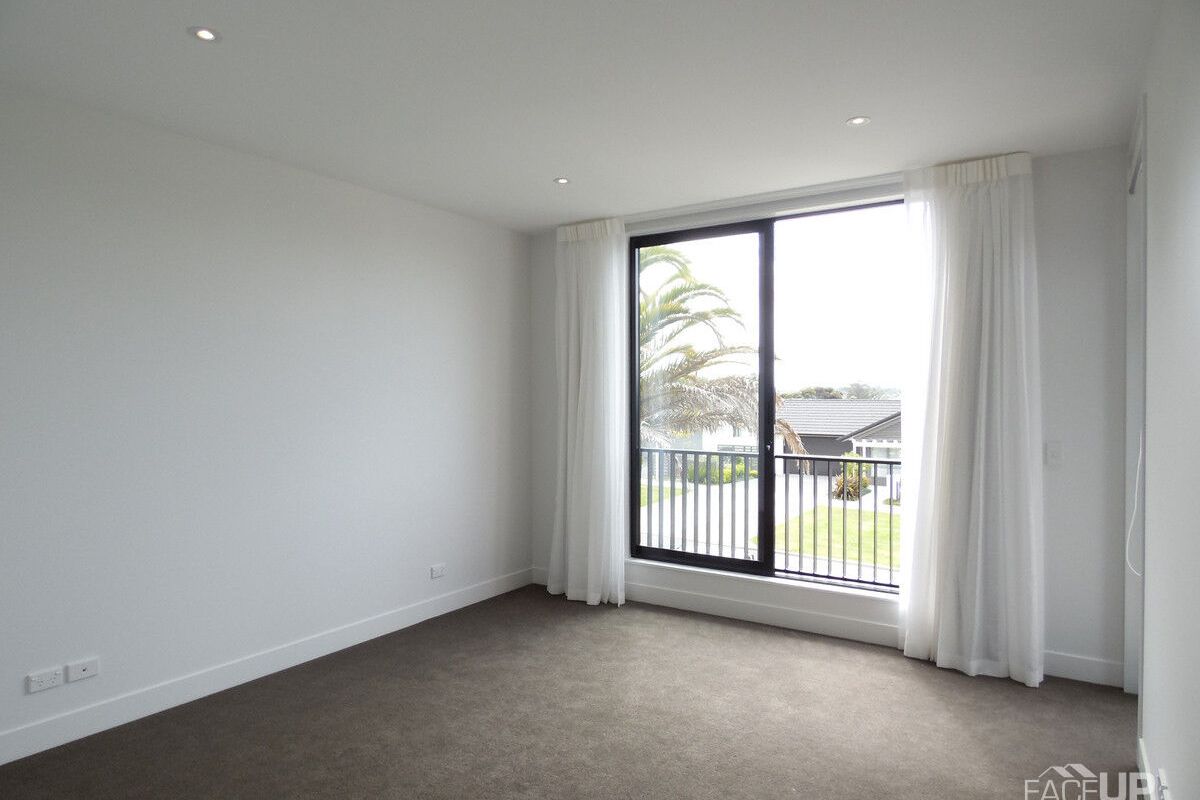 Hobsonville, 4 bedrooms, $850 - Więcej