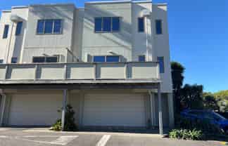 1/21 Hunters Park Drive, Three Kings