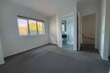 1/21 Hunters Park Drive, Three Kings