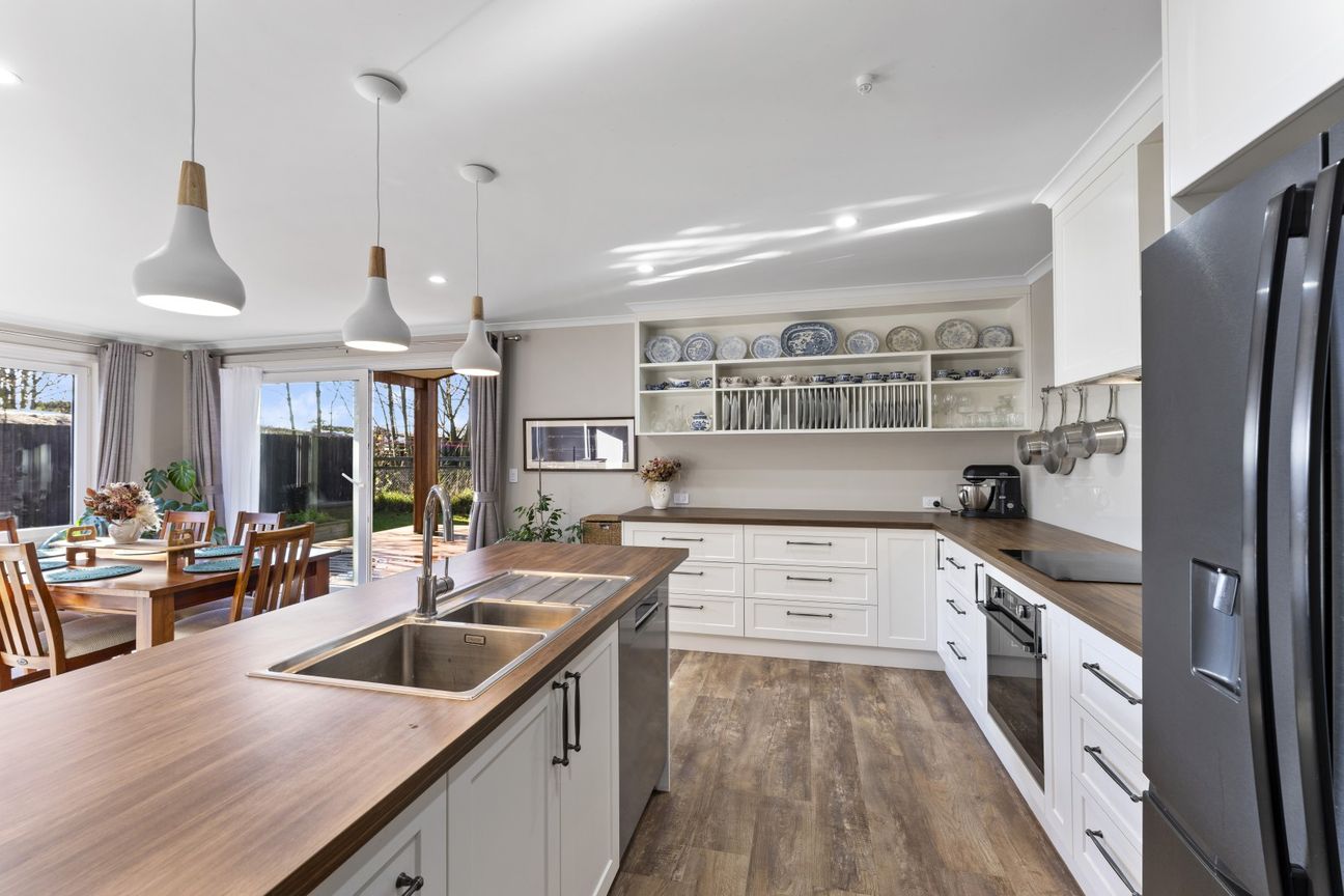 Motivated Vendors  Modern Home with  Rural Outlook - Więcej