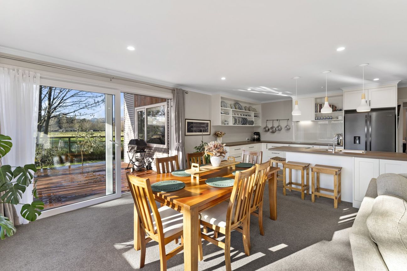 Motivated Vendors  Modern Home with  Rural Outlook - Widok 3