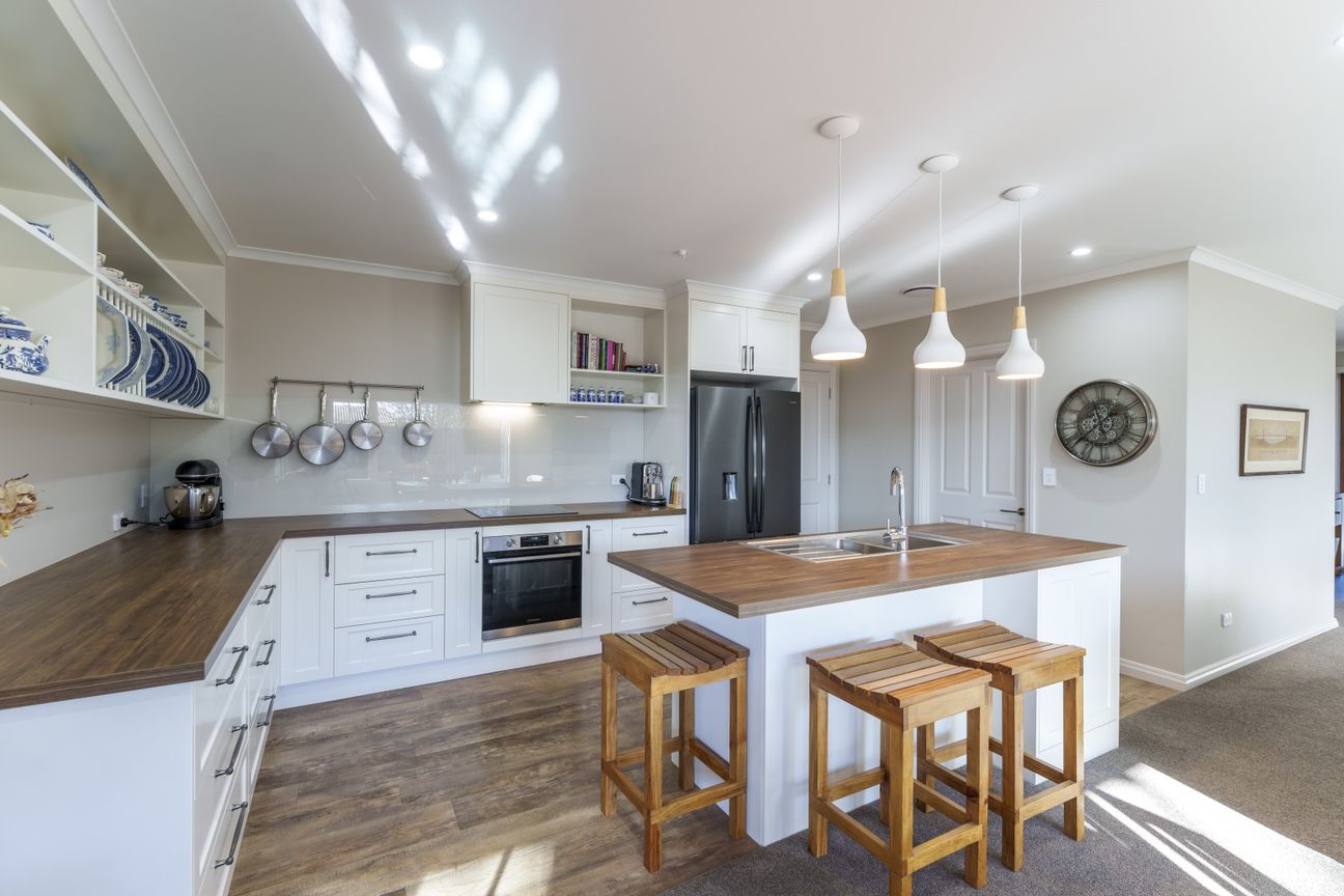 Motivated Vendors  Modern Home with  Rural Outlook - Widok 2