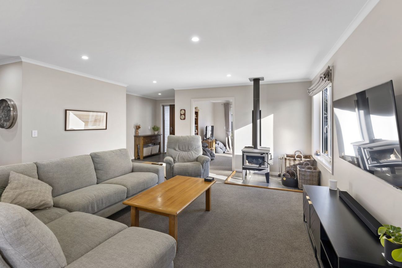 Motivated Vendors  Modern Home with  Rural Outlook - Widok 4