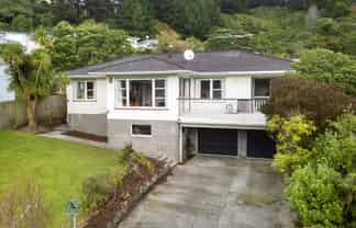 74 Raroa Terrace, Tawa