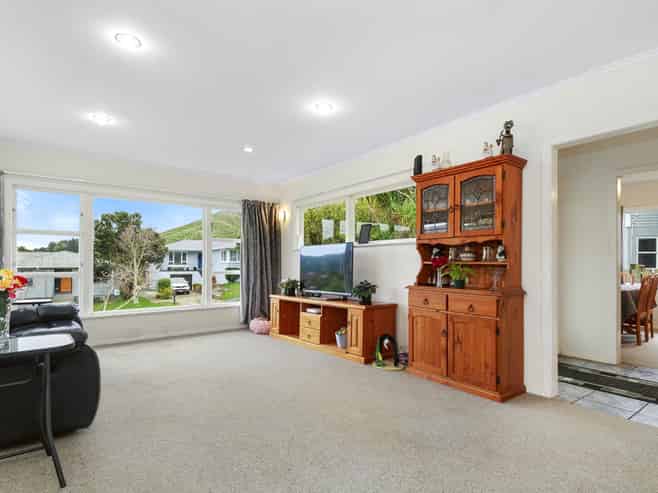 74 Raroa Terrace, Tawa