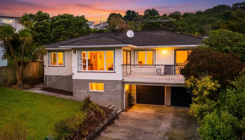 74 Raroa Terrace, Tawa