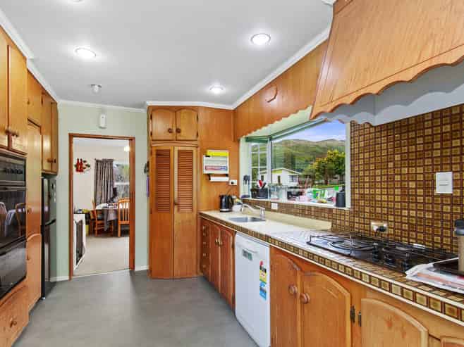 74 Raroa Terrace, Tawa