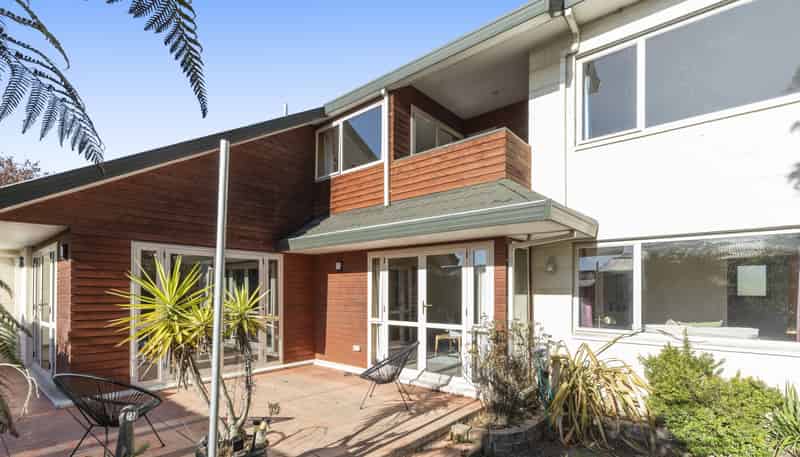 6 Barnes Road, Redwood