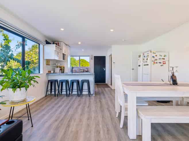 10 Lipton Grove, Papakura