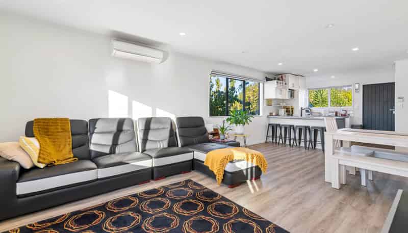 10 Lipton Grove, Papakura
