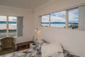 50A Kiwi Esplanade, Mangere Bridge