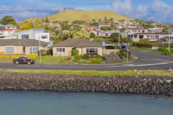 50A Kiwi Esplanade, Mangere Bridge