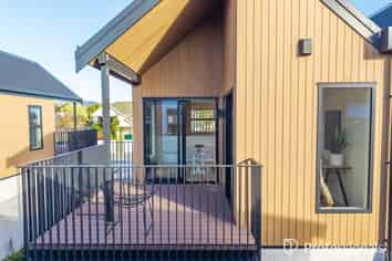 2/123 Knights Road, Central Hutt