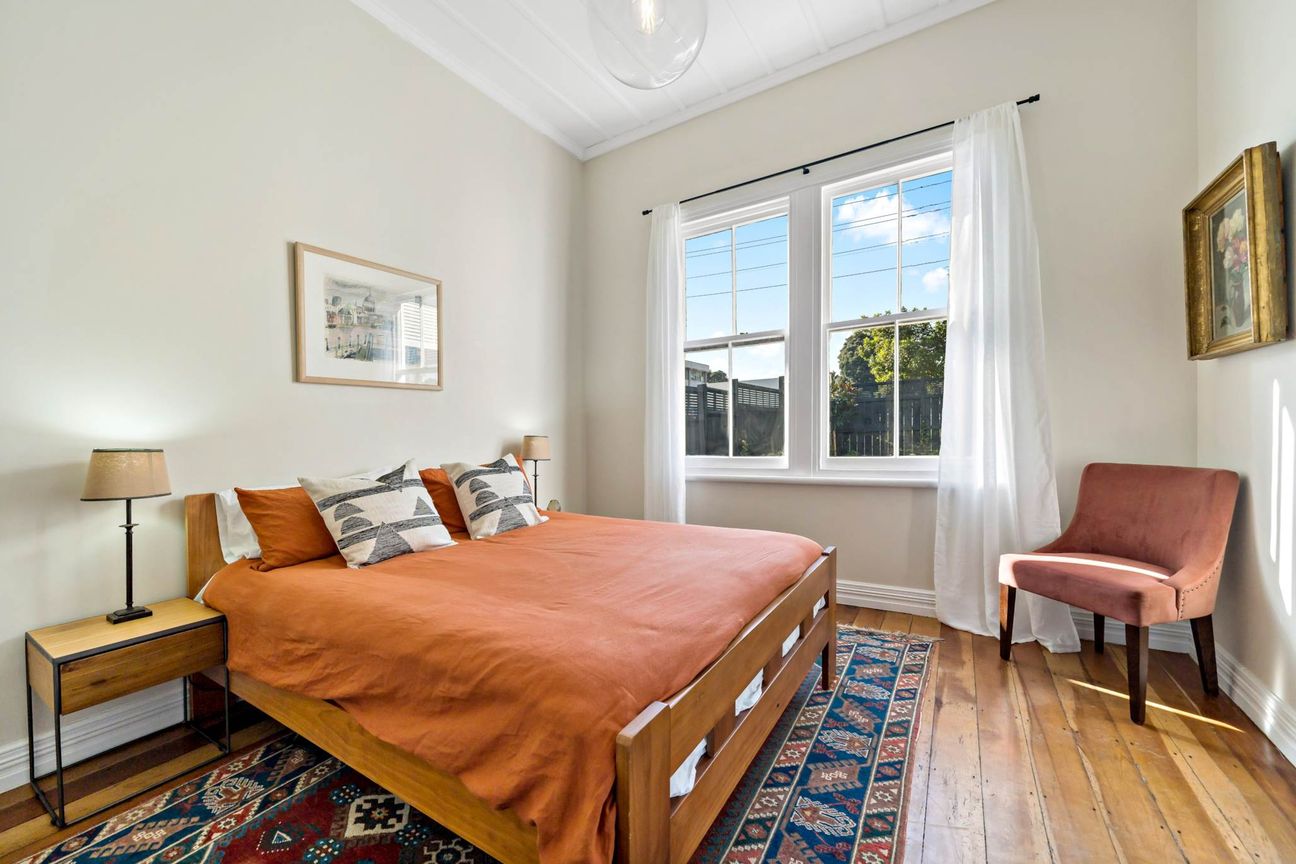 4 BEDROOMS VILLA IN ONEHUNGA - Meer
