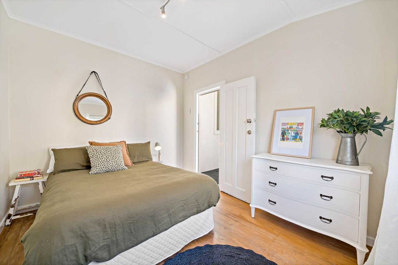 4 BEDROOMS VILLA IN ONEHUNGA - Aanzicht 6