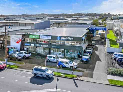 ROAD FRONT INDUSTRIAL - FULLY TENANTED INVESTMENT
