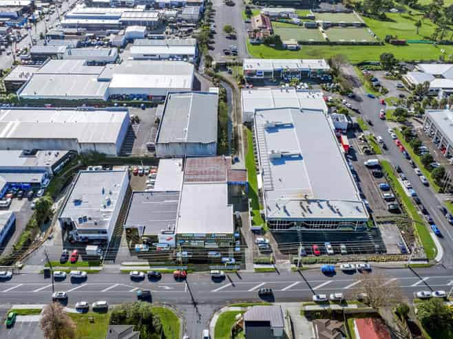 ROAD FRONT INDUSTRIAL - FULLY TENANTED INVESTMENT
