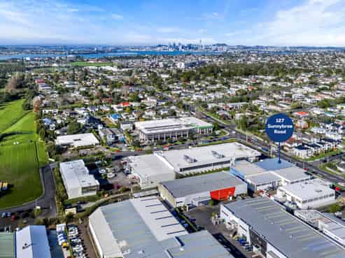 ROAD FRONT INDUSTRIAL - FULLY TENANTED INVESTMENT
