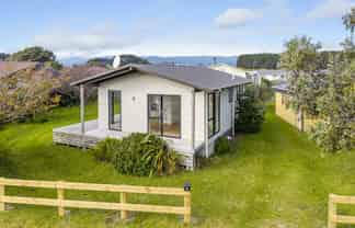 42 Norfolk Crescent, Otaki Beach