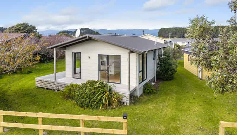 42 Norfolk Crescent, Otaki Beach