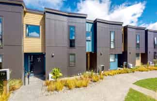 81 Woodridge Drive, Woodridge