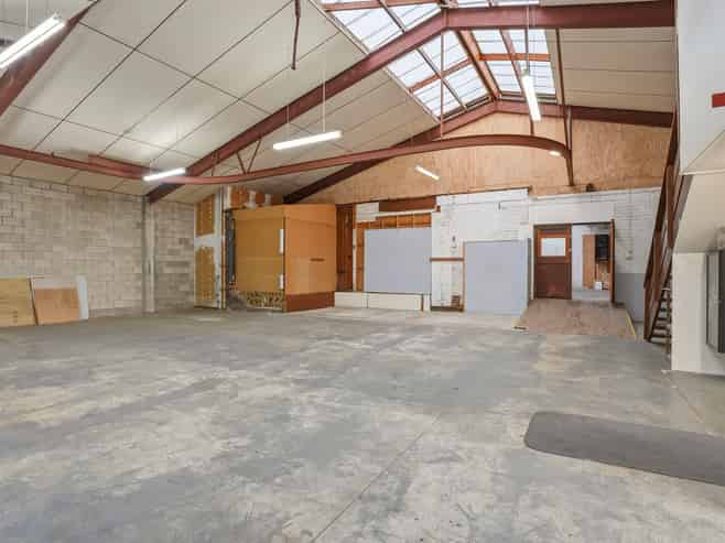 Occupy or Invest - Warehousing/Offices