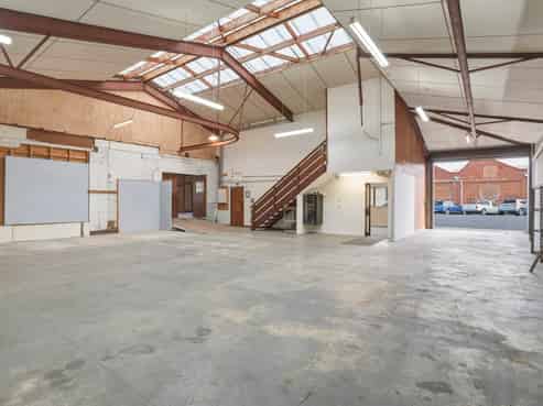 Occupy or Invest - Warehousing/Offices