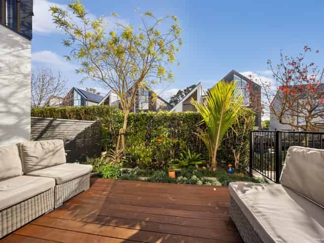 8 Jack Seabrook Road, Hobsonville