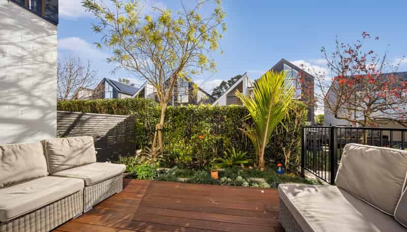 8 Jack Seabrook Road, Hobsonville