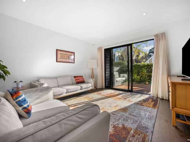 8 Jack Seabrook Road, Hobsonville