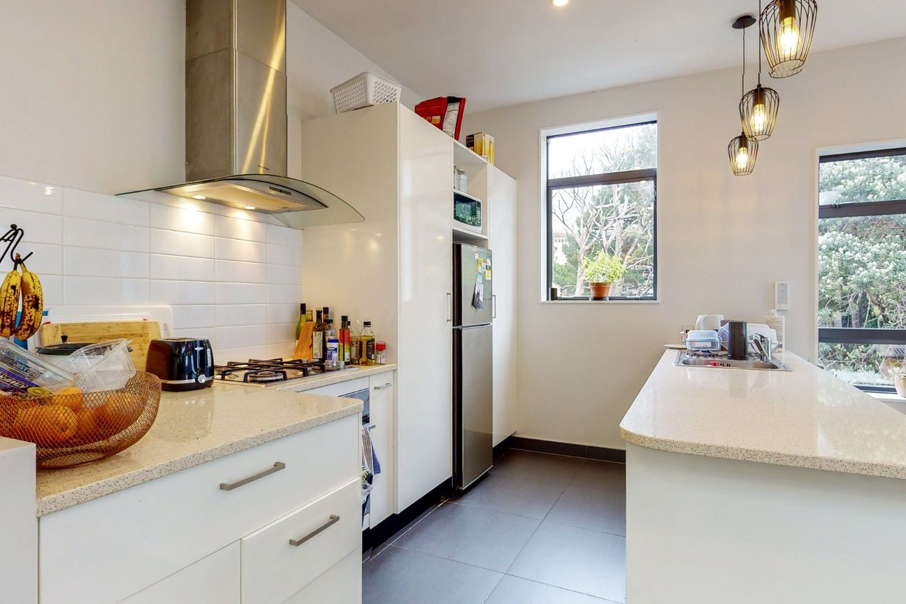 Stylish 3-Bedroom Townhouse in Sought-After Kelburn - Aanzicht 3