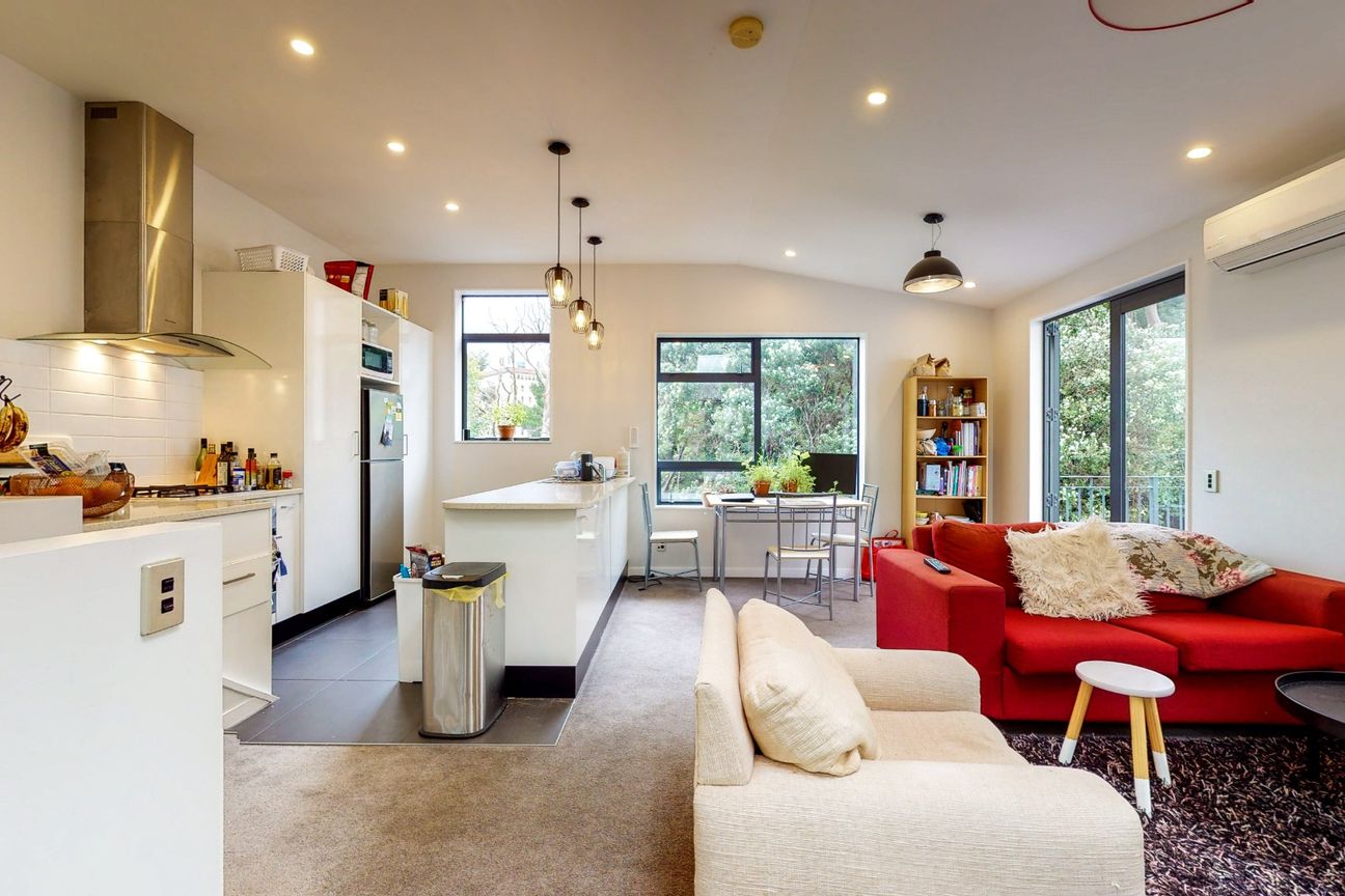 Stylish 3-Bedroom Townhouse in Sought-After Kelburn - Aanzicht 4