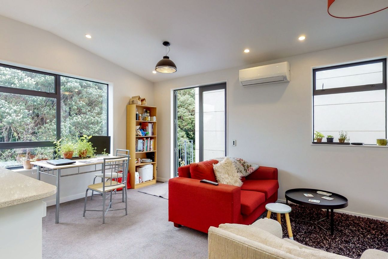Stylish 3-Bedroom Townhouse in Sought-After Kelburn - Meer