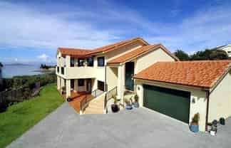 51 Clansman Terrace, Gulf Harbour
