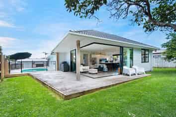 3 Shamrock Lane, Te Atatu Peninsula