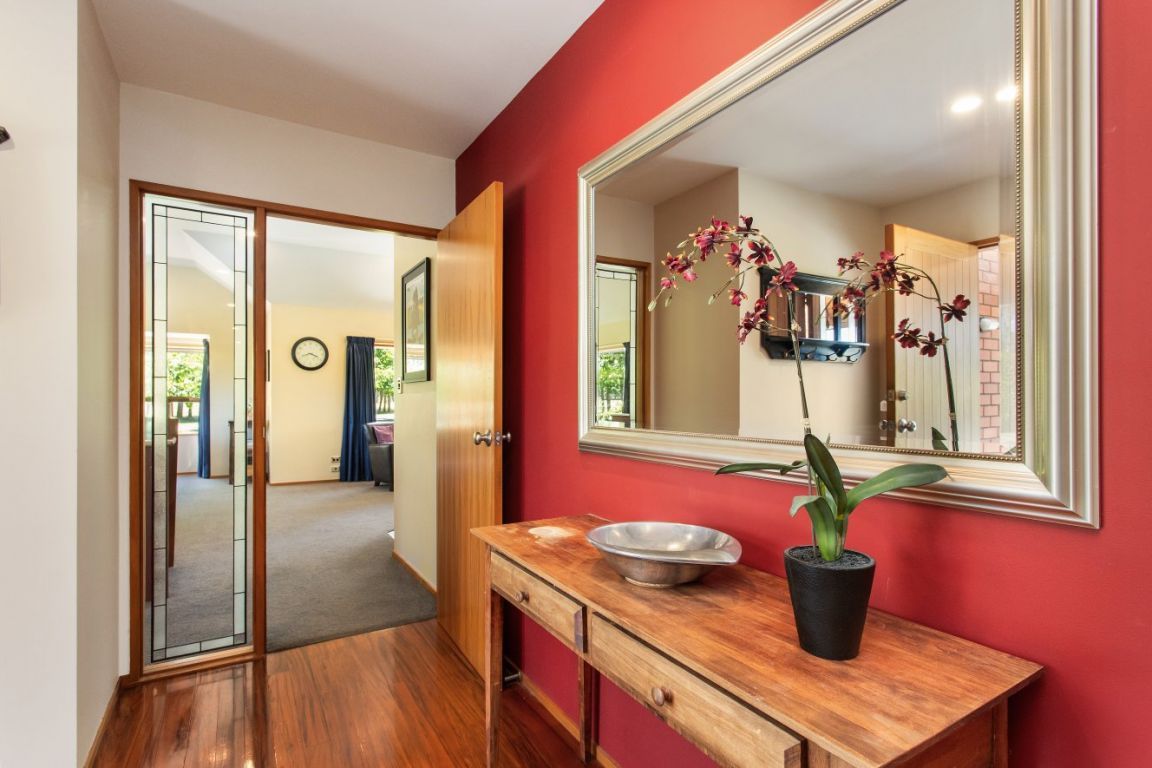 Private Retreat with HUGE Garaging - Ansicht 5