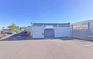 FUNCTIONAL 76.5M² UNIT FOR LEASE
