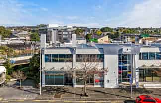 Connected Ellerslie Office with Ample Car Parking