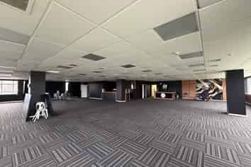 Tidy Lincoln Road Office Space