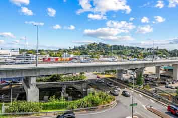 Light-Filled Remuera Office with Balcony