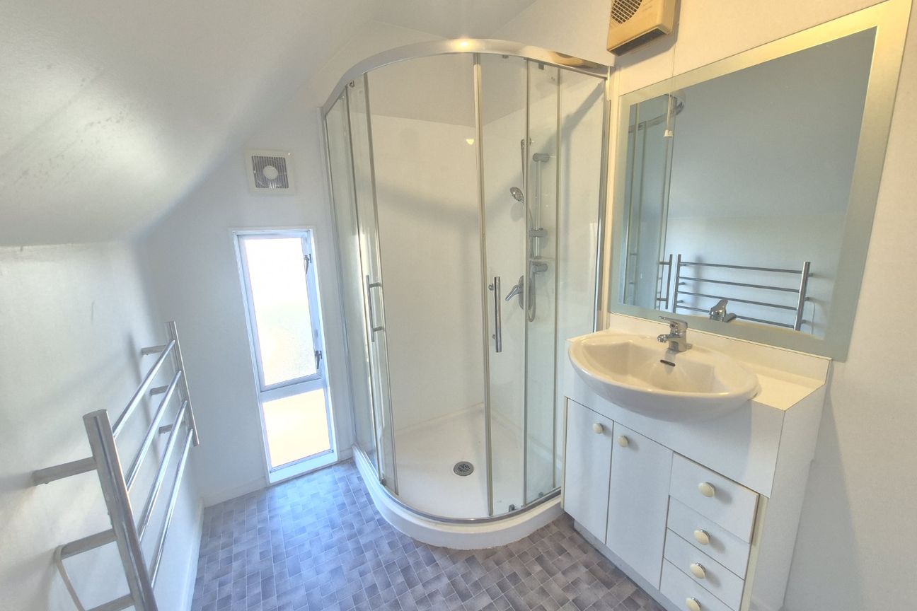 Modern Three-Storey Townhouse in Prime Riccarton Location - Bild 5
